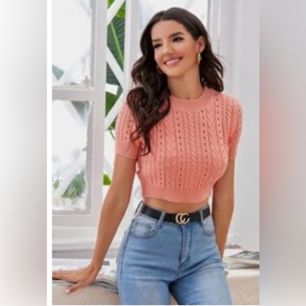 Peach Coloured Short Sleeve Cable Knit Crop Top. Size S